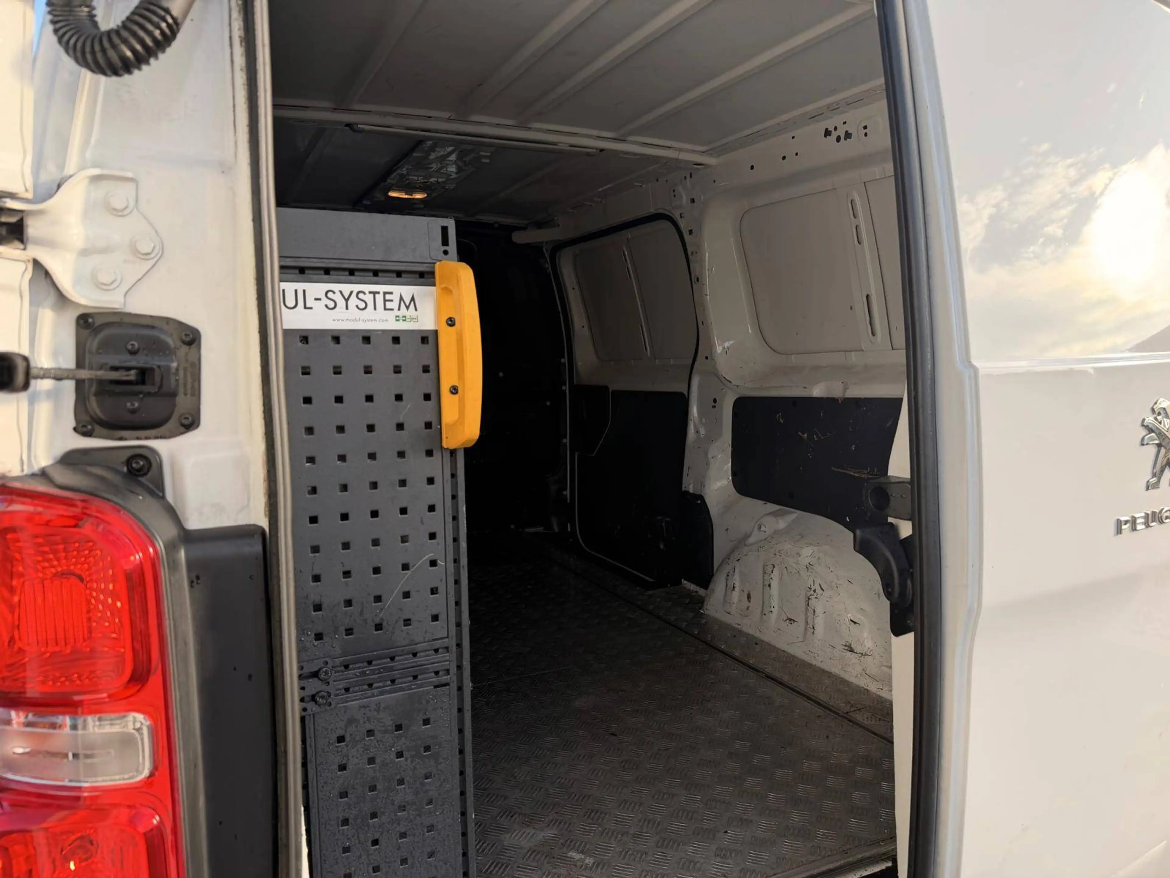 Peugeot Expert 2.0 BlueHDi L2 Standard Pro S — photo 15
