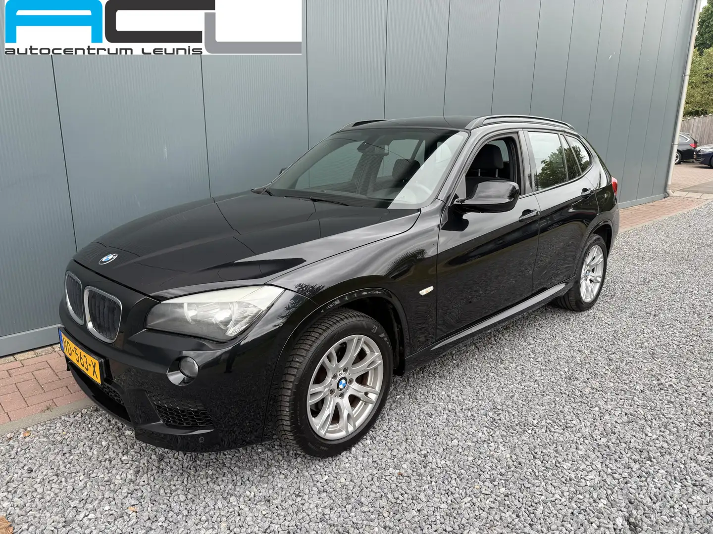 BMW X1 S-Drive18i 2.0 150pk Executive M-Sportpakket Noir - 1