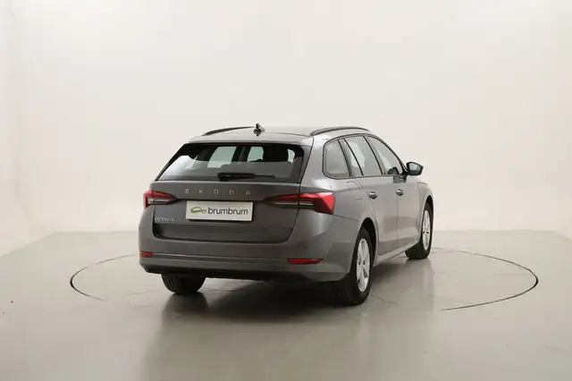 Skoda Octavia view 5