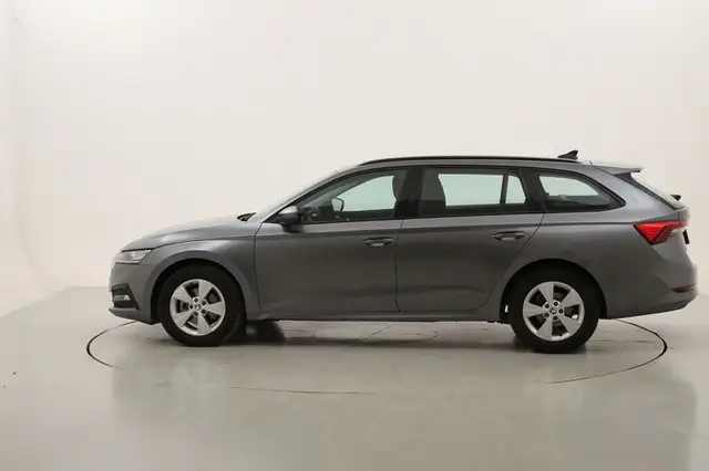 Skoda Octavia view 2