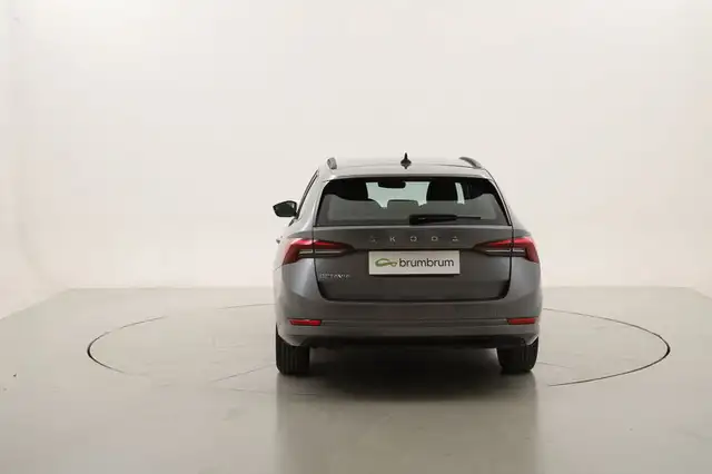 Skoda Octavia view 4