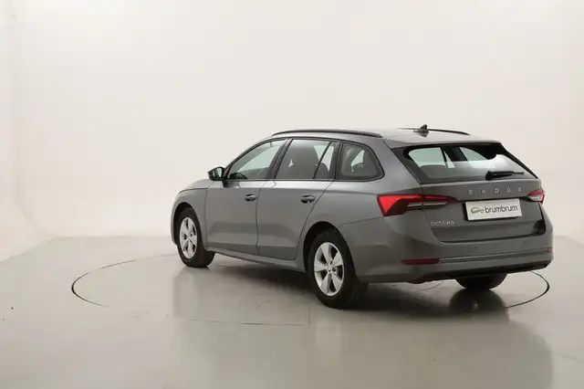 Skoda Octavia view 3