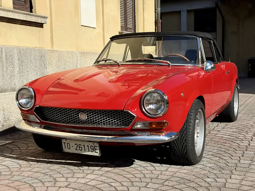 Fiat 124 Spider 1972 из Европы — купить под ключ
