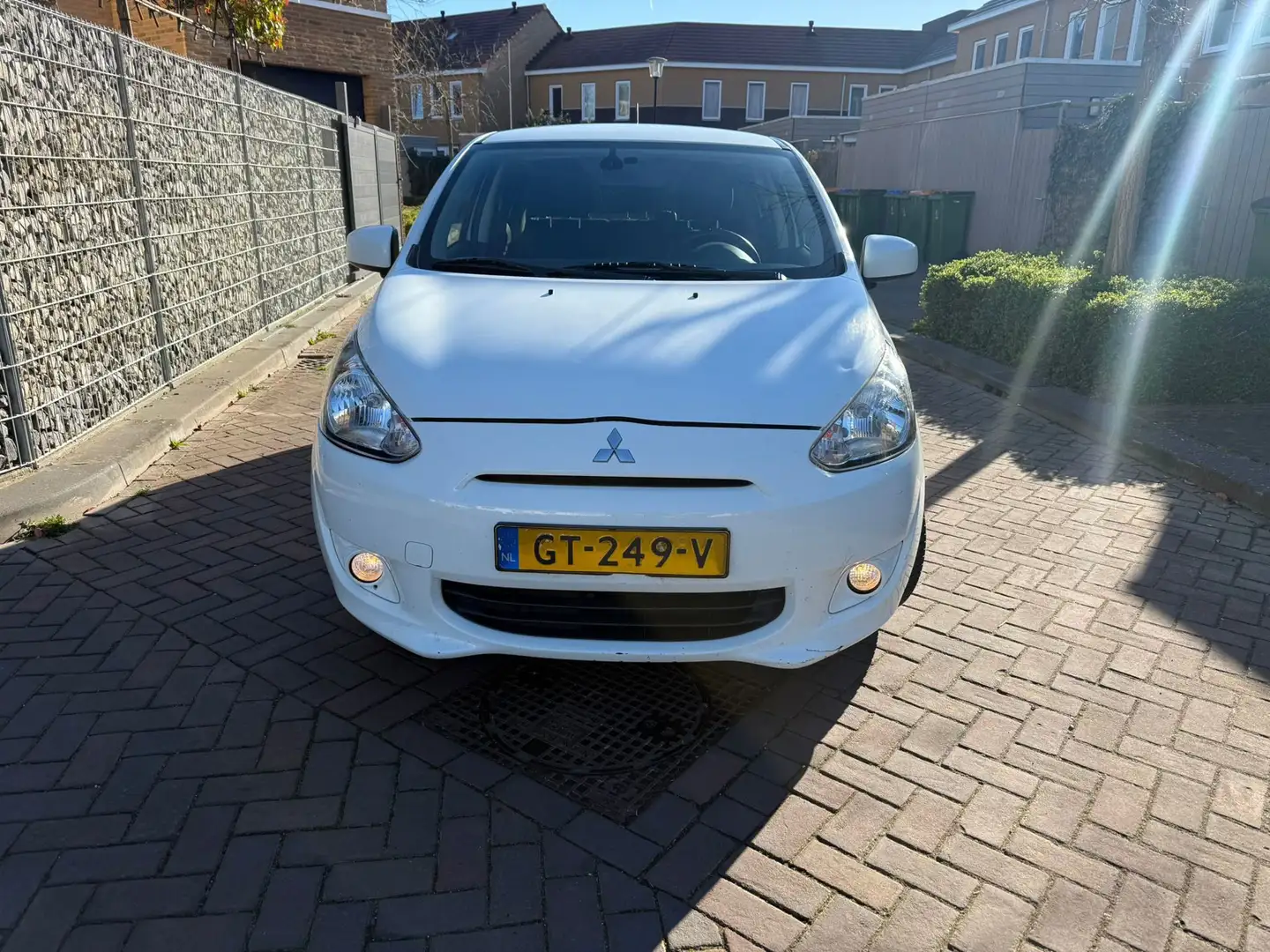 Mitsubishi Space Star 1.0 Bright BTW auto Weiß - 2