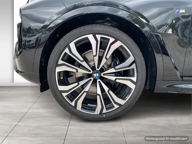 BMW X7 view 6