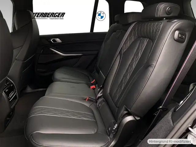 BMW X7 view 11
