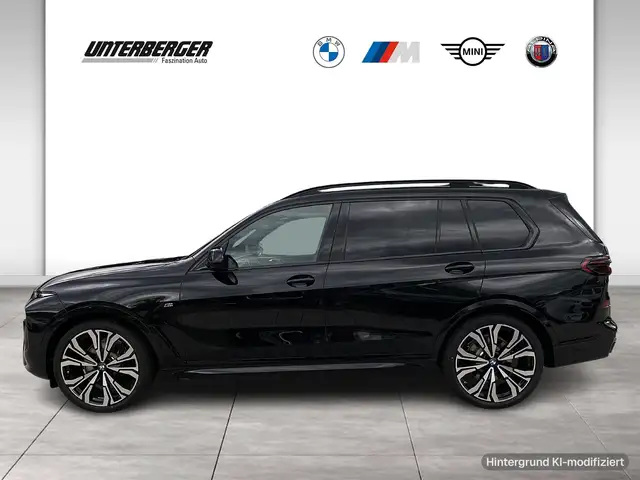 BMW X7 view 3
