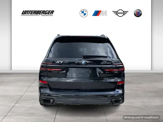 BMW X7 view 5