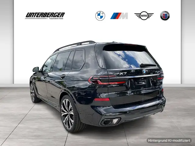 BMW X7 view 4