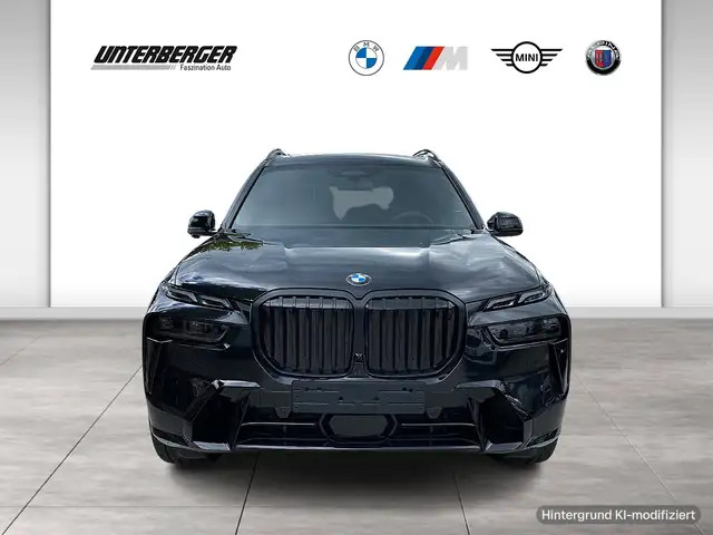 BMW X7 view 2