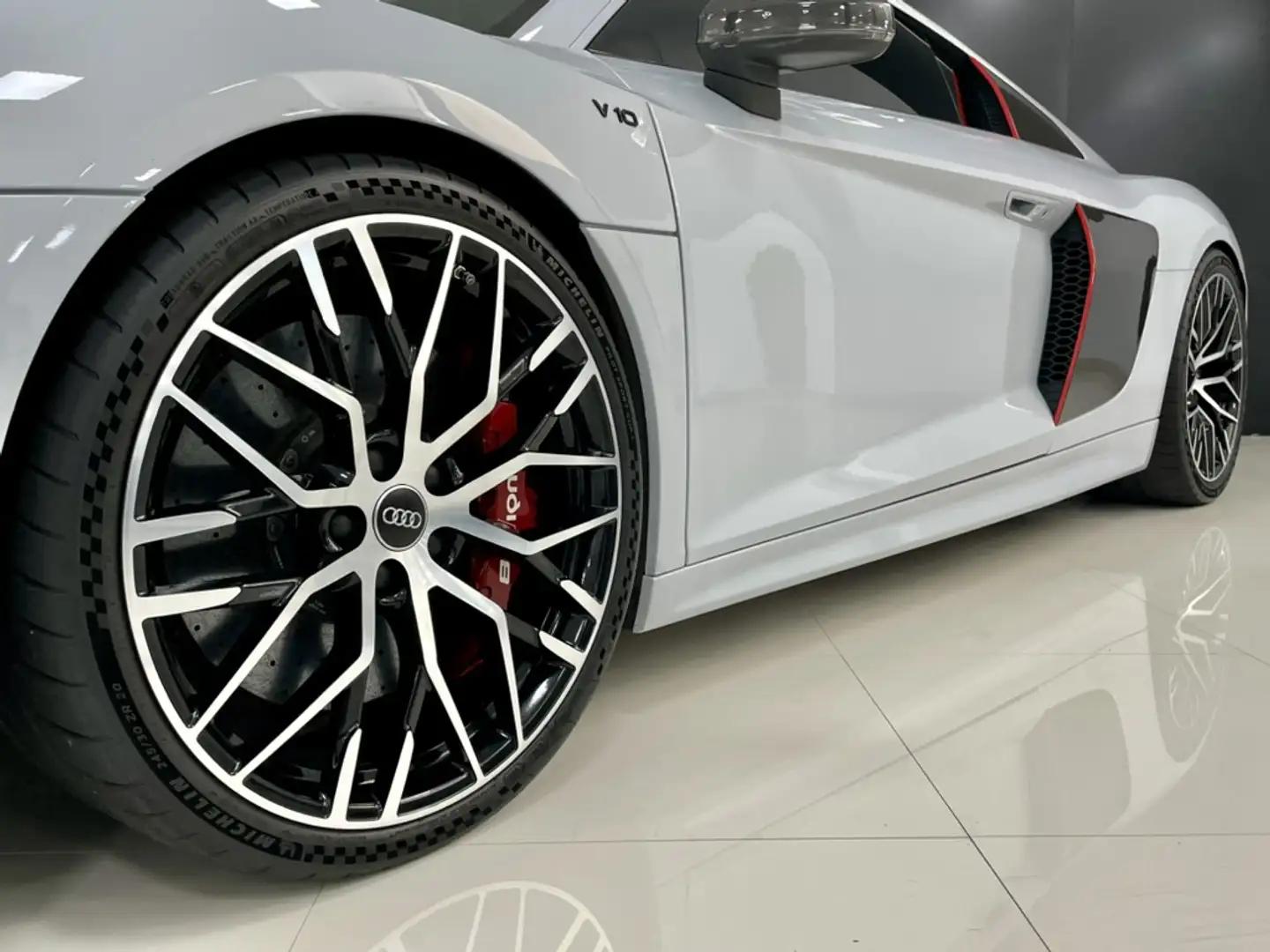 Audi R8 5.2 FSI V10 plus quattro S Tronic Weiß - 2