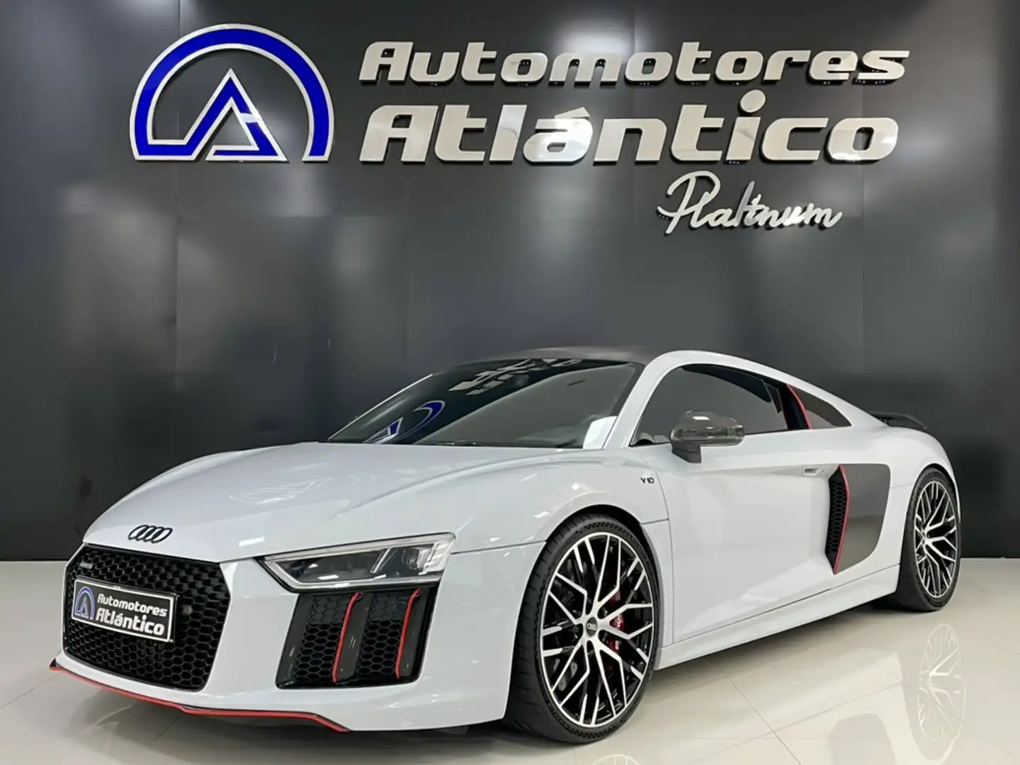 Audi R8 5.2 FSI V10 plus quattro S Tronic Weiß - 1