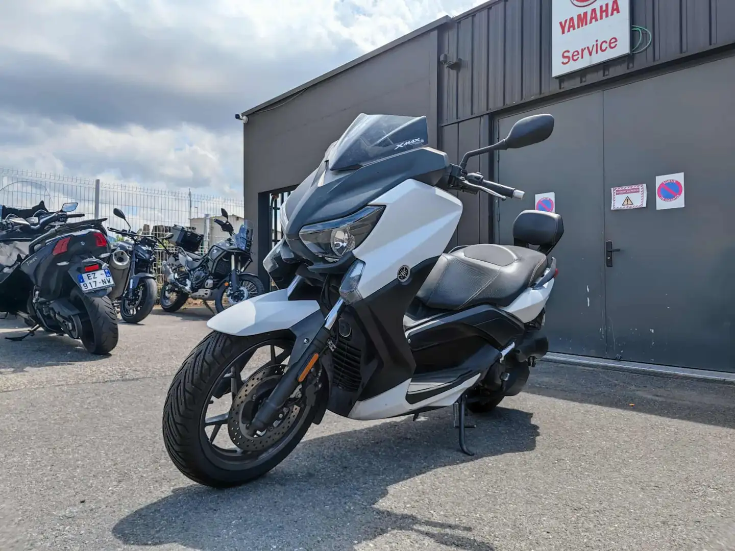 Yamaha X-Max 125 Wit - 2