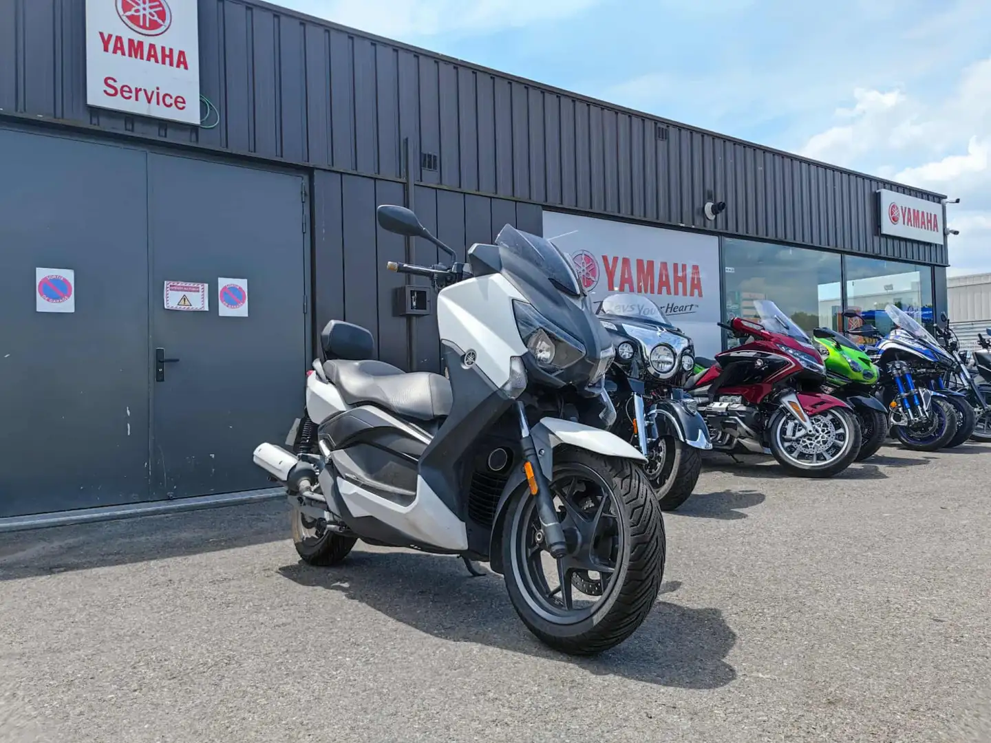 Yamaha X-Max 125 Wit - 1
