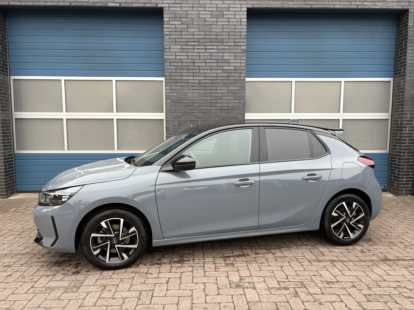 Opel Corsa 1.2 Turbo GS, 130 pk, panodak,navi via app. Gris - 2