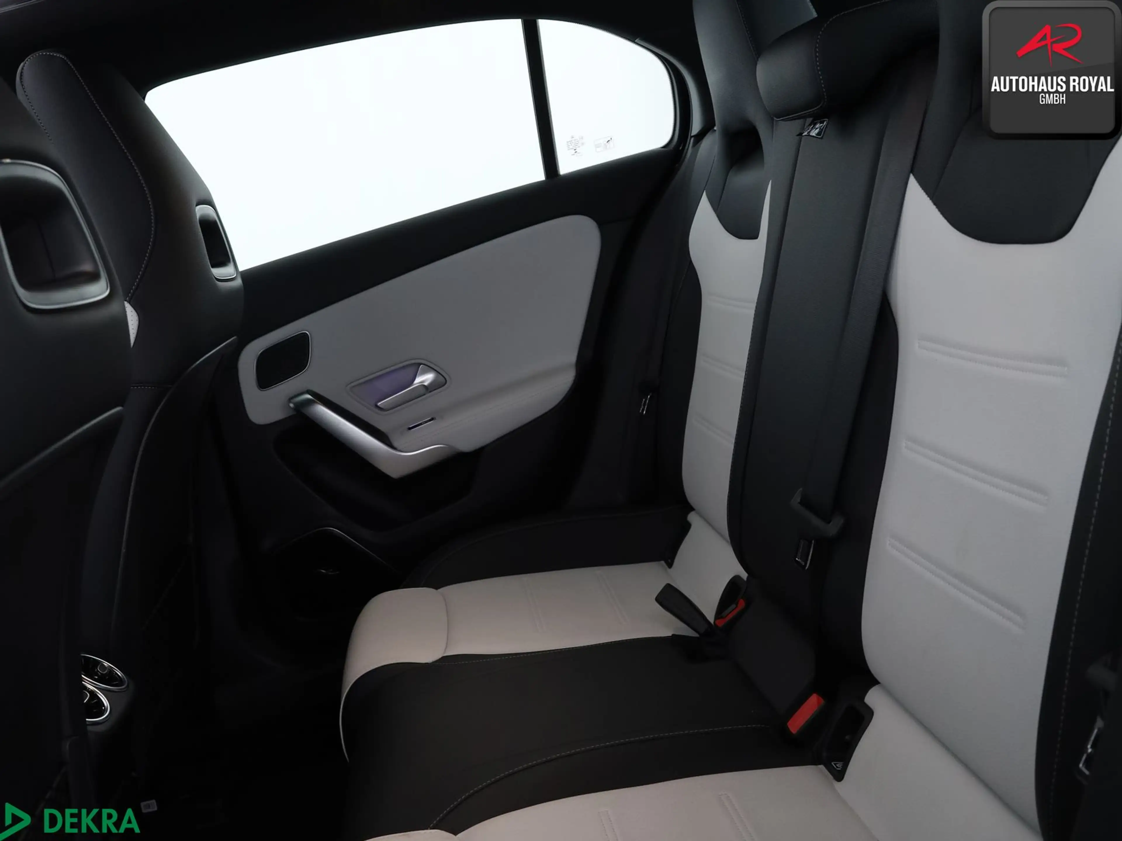 Mercedes-Benz A 35 AMG A 35 AMG 4M BURMESTER,SITZKLIMA,360GRAD,BICOLOUR — photo 13