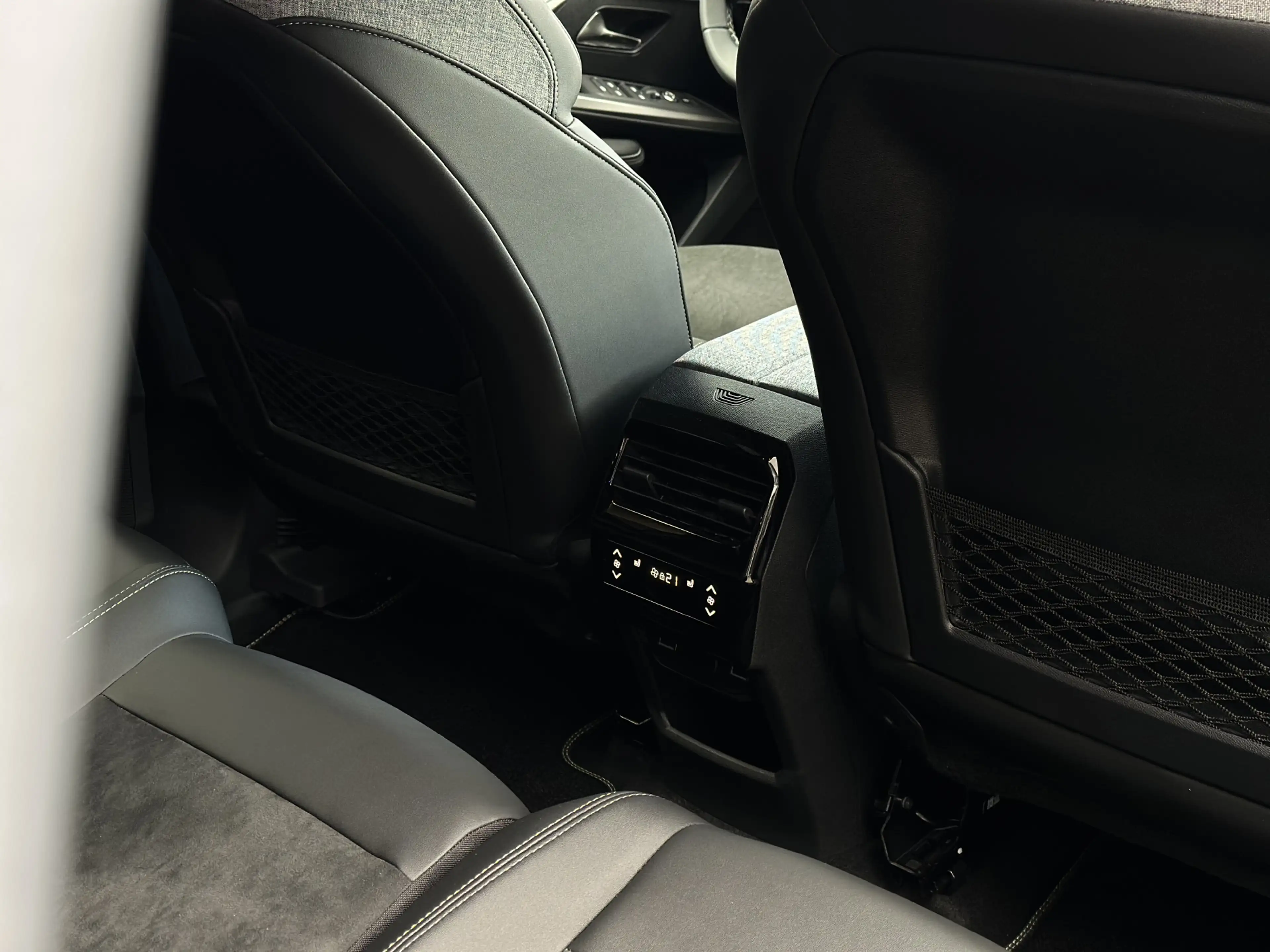 Peugeot 5008 1.2 Hybrid 145 GT Exclusive 7p €12.831,- korting/T — photo 12