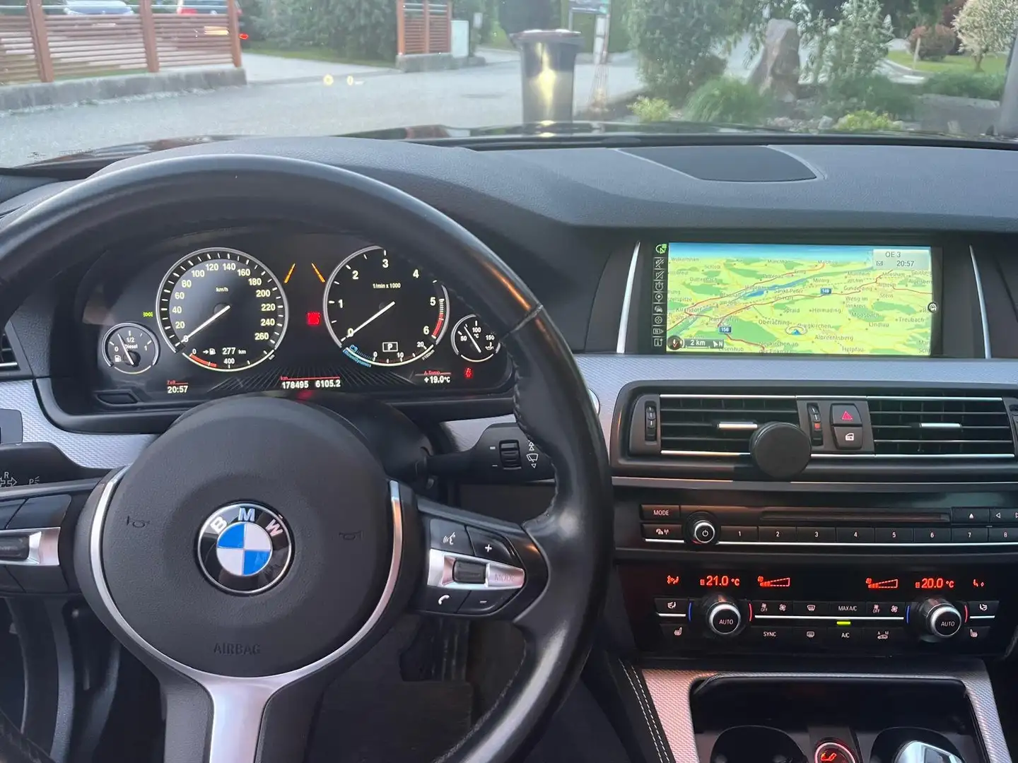 BMW 525 525d Touring Aut. "M-Paket" Schwarz - 2