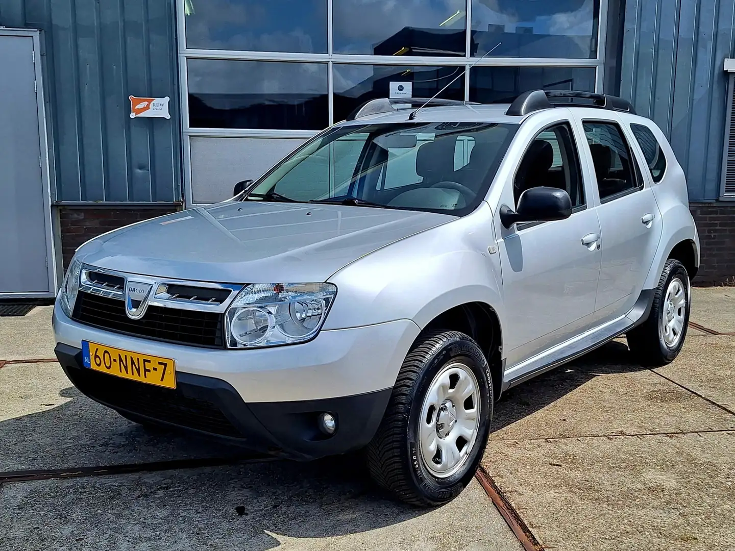 Dacia Duster 1.6 Lauréate 2wd Airco, Trekhaak, Dealer onderhoud Argintiu - 2