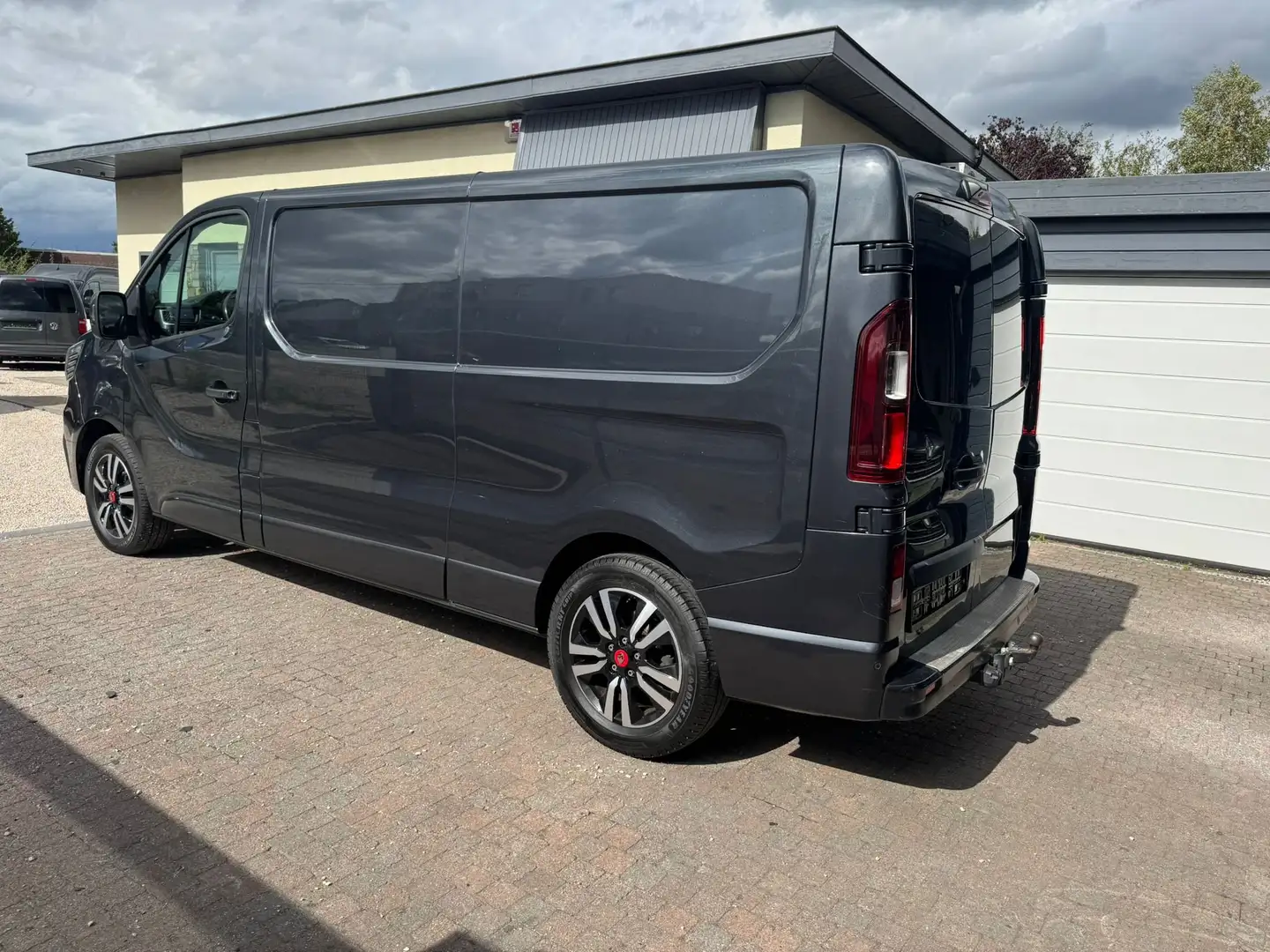 Renault Trafic RED EDITION * L2 * 130PK * CAMERA * PDC * 21000+ Gris - 2