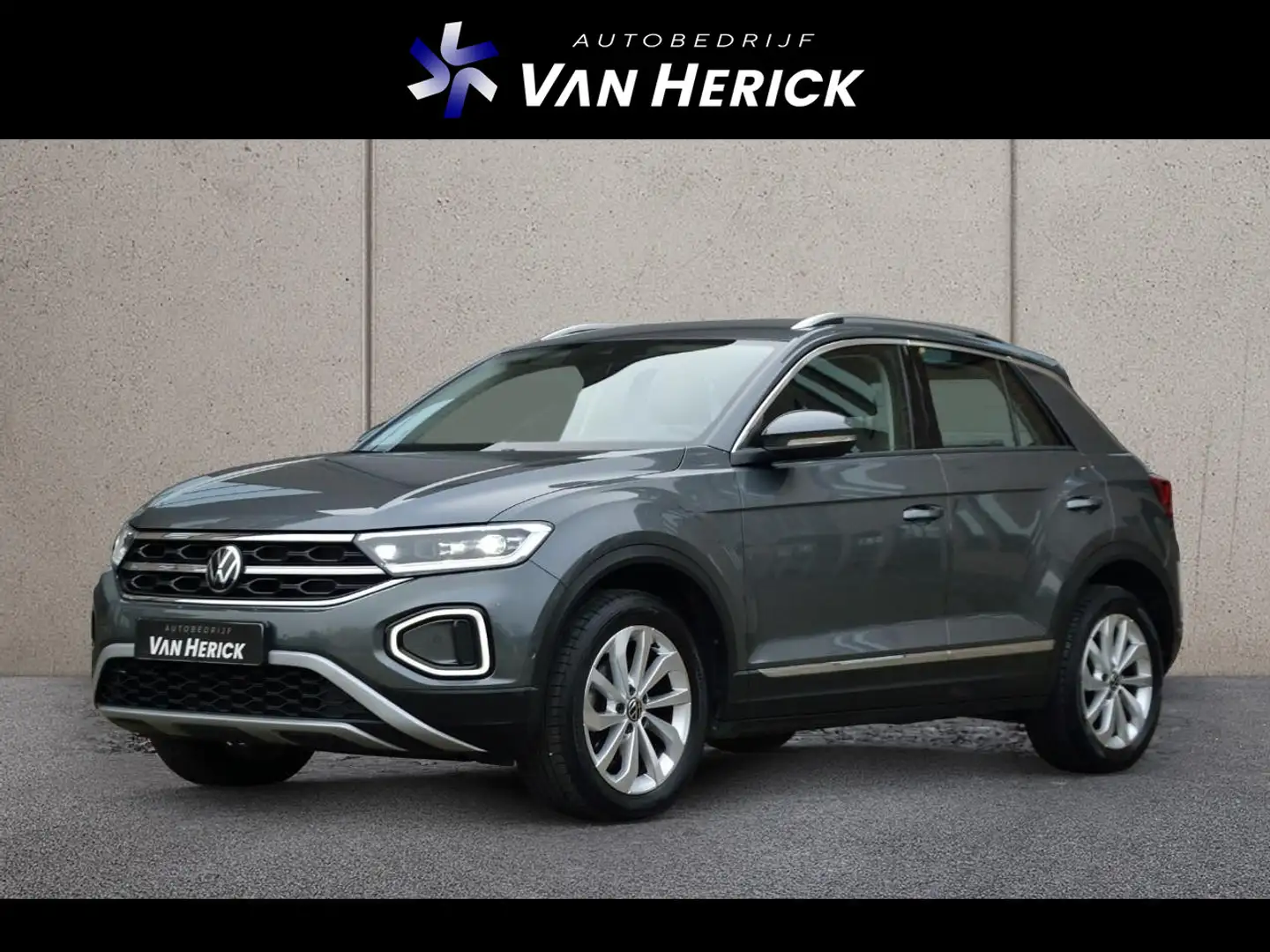 Volkswagen T-Roc 1.5 TSI Style 150PK Automaat | Achteruitrijcamera Grijs - 1