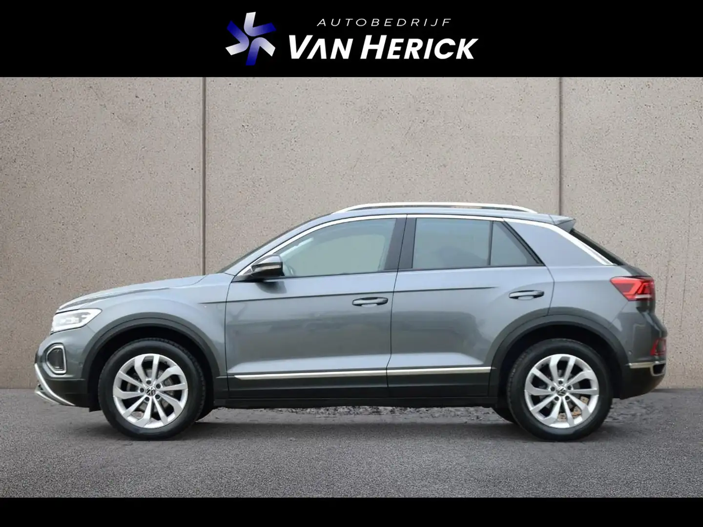 Volkswagen T-Roc 1.5 TSI Style 150PK Automaat | Achteruitrijcamera Grijs - 2