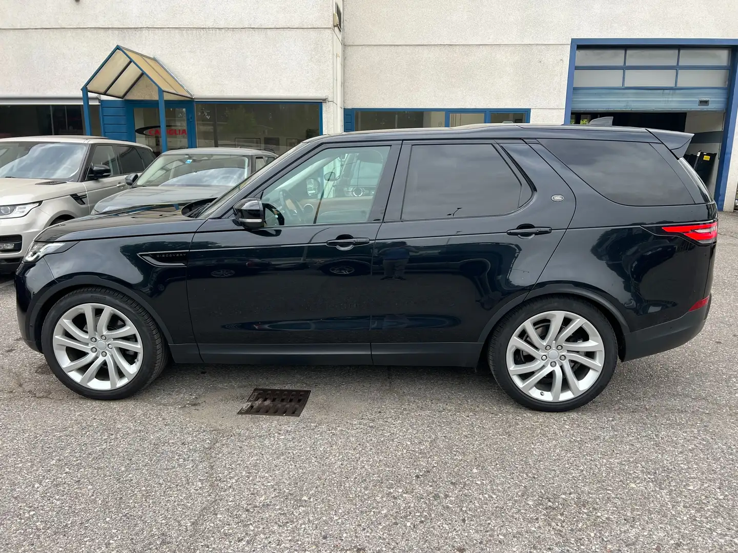 Land Rover Discovery 3.0 td6 First Edition 249cv 7posti auto Nero - 2