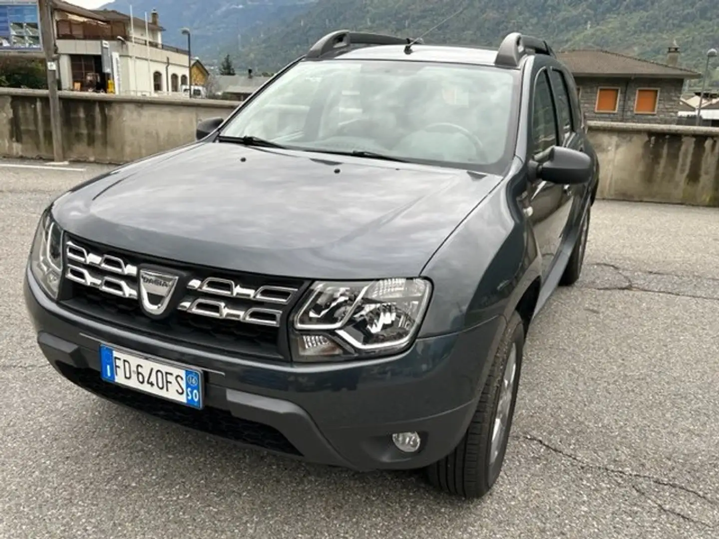 Dacia Duster 1.6cc 114CV BENZINA 4X2 Grau - 1
