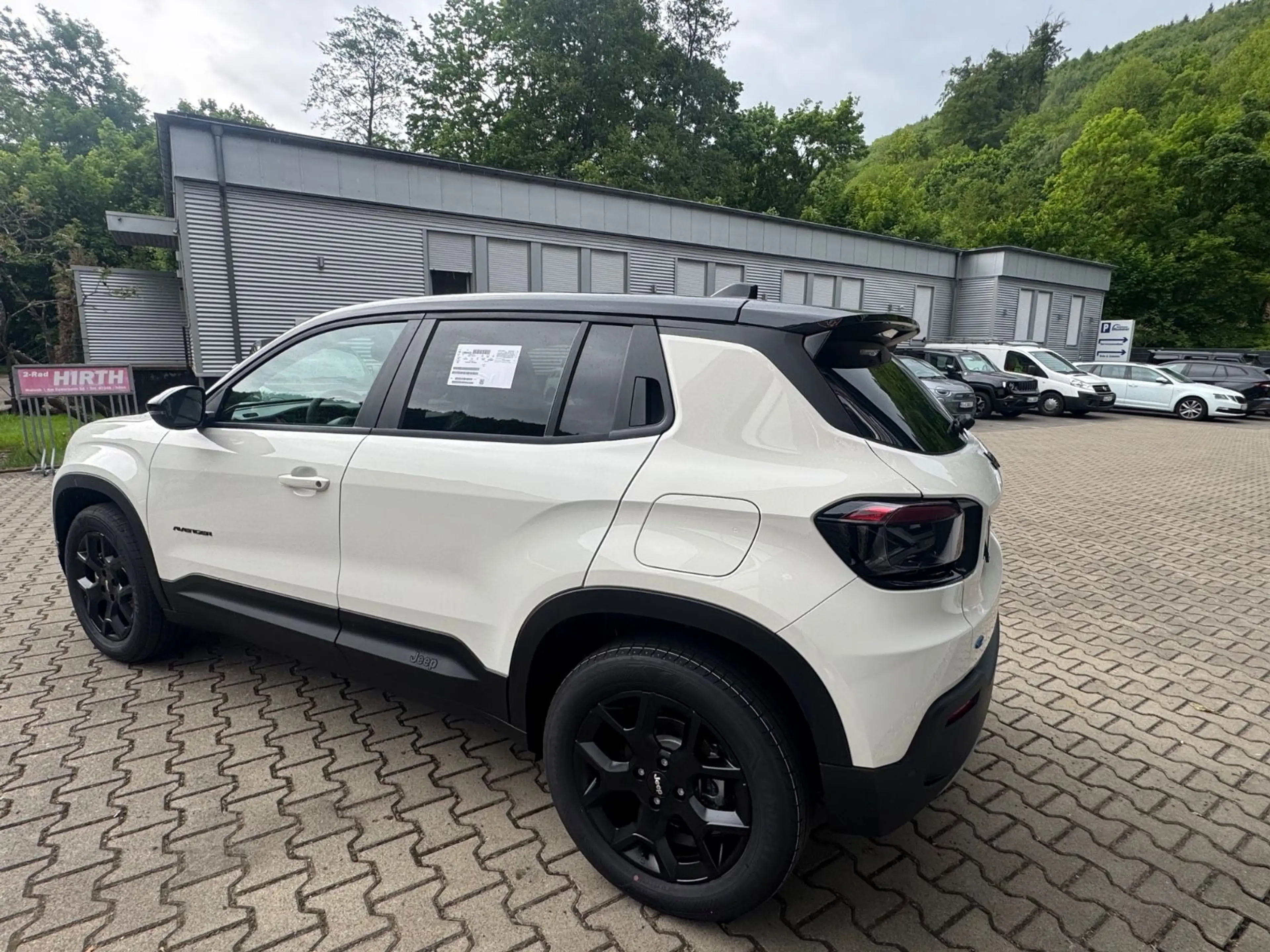 Jeep Avenger 54 kWh 115 kW Black Edition — photo 7