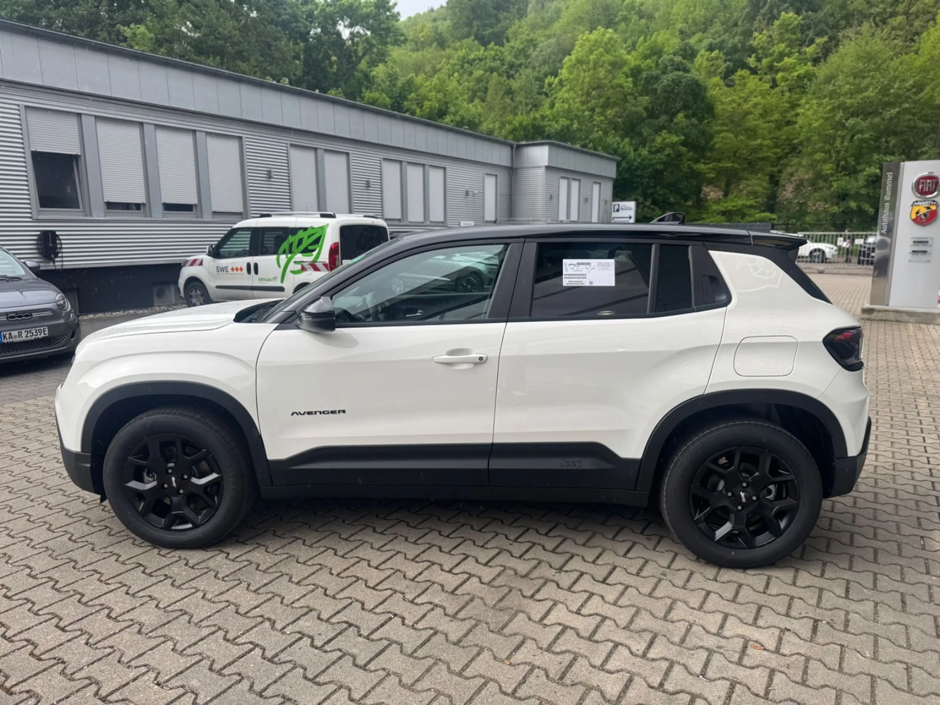 Jeep Avenger 54 kWh 115 kW Black Edition — photo 8