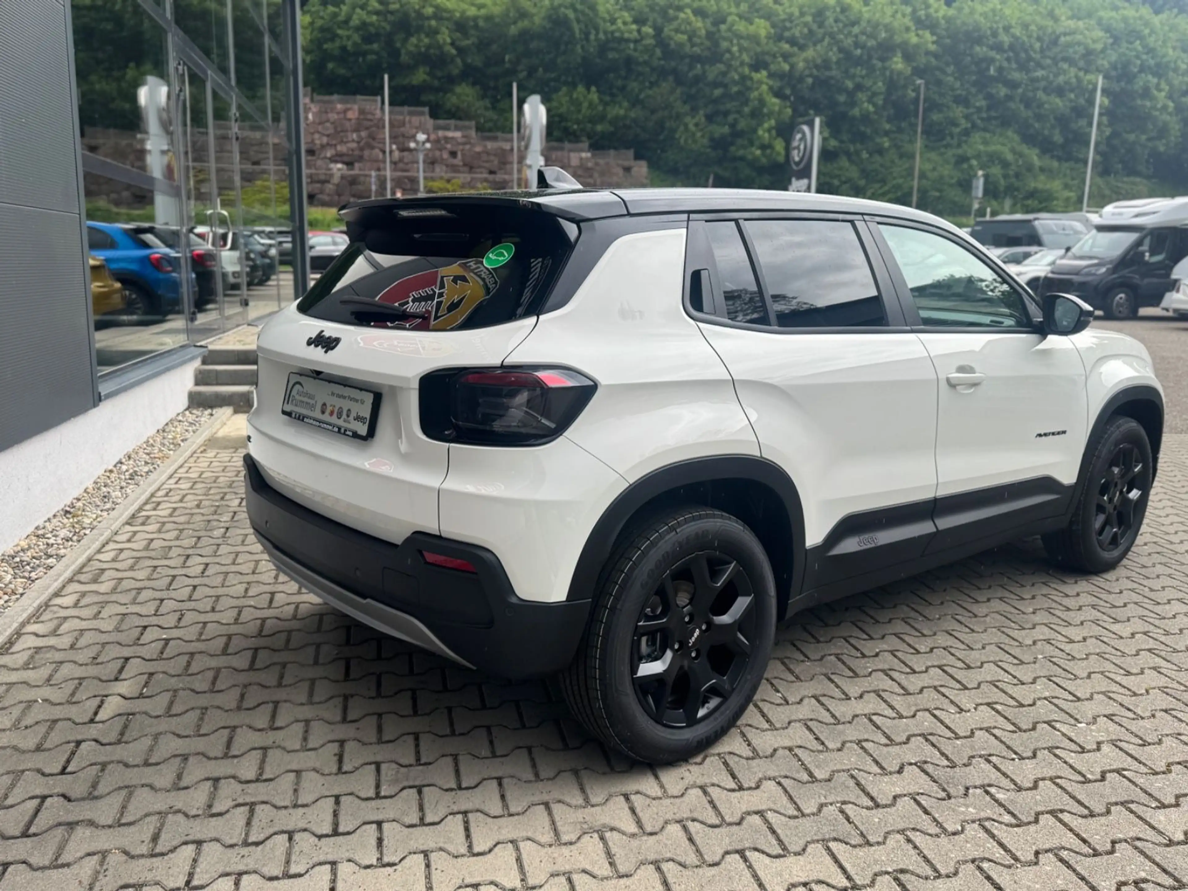 Jeep Avenger 54 kWh 115 kW Black Edition — photo 5