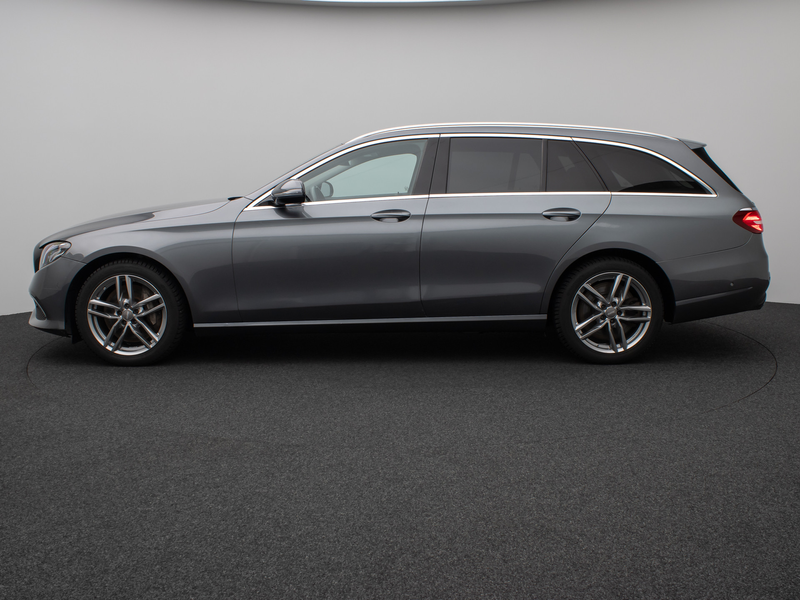 Mercedes-Benz E 300 de Avantgarde Kamera AHK LED Standhzg AHK — photo 11