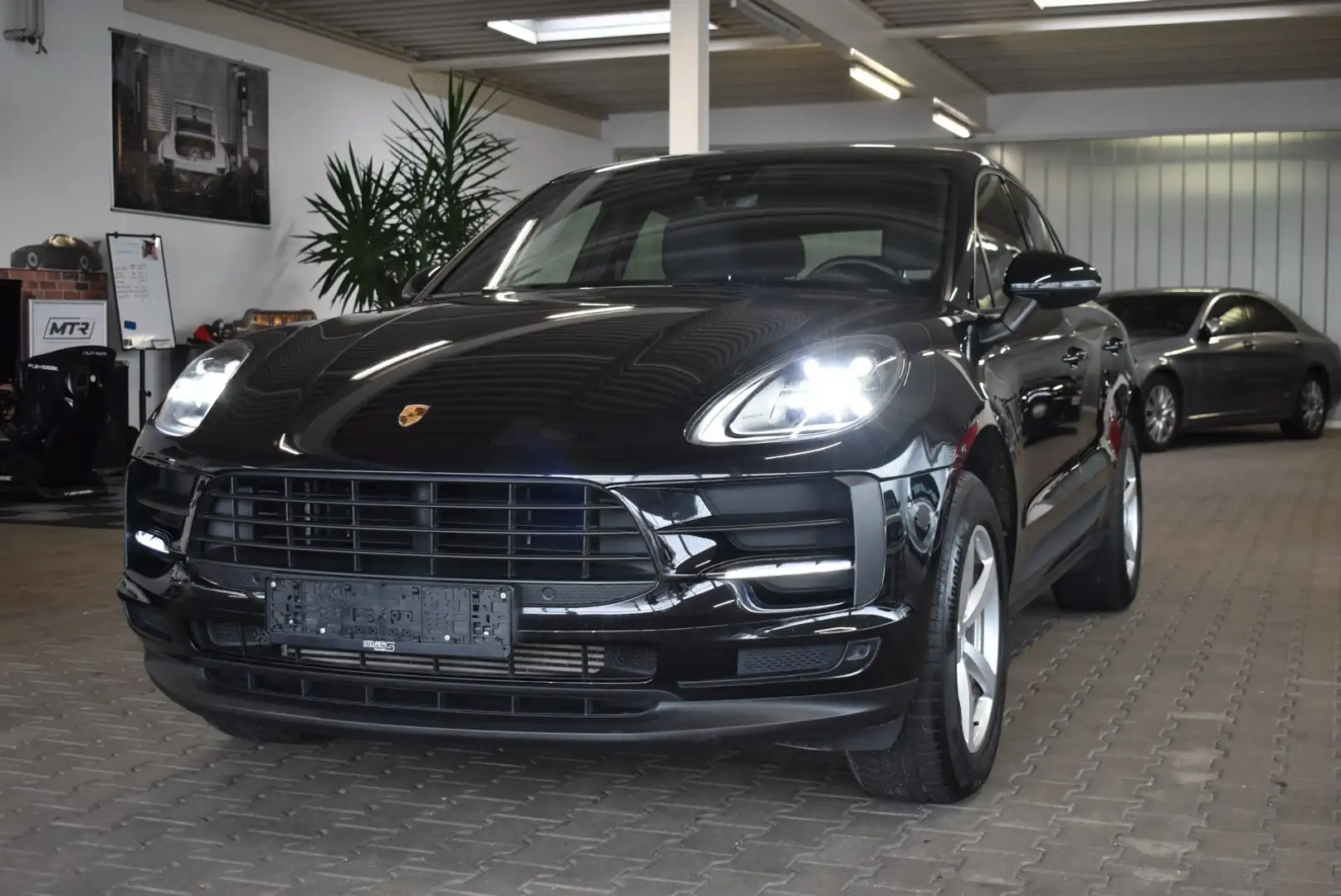 Porsche Macan 2.0l 1. Hand MWST Kamera Navi Noir - 1