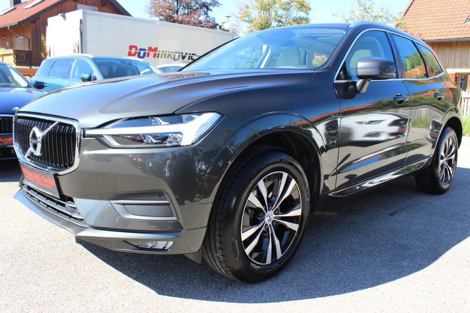 Volvo XC60 D4 Momentum Pro Geartronic Gris - 1