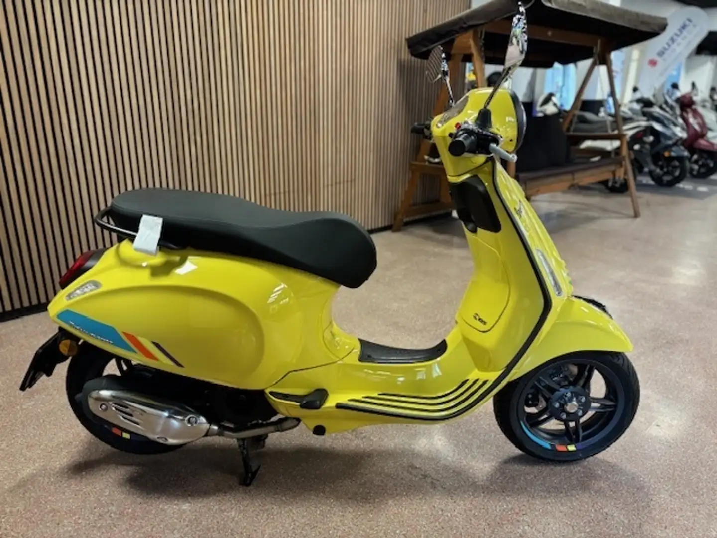 Vespa Primavera 125 S E5+ GIALLO Yellow - 2