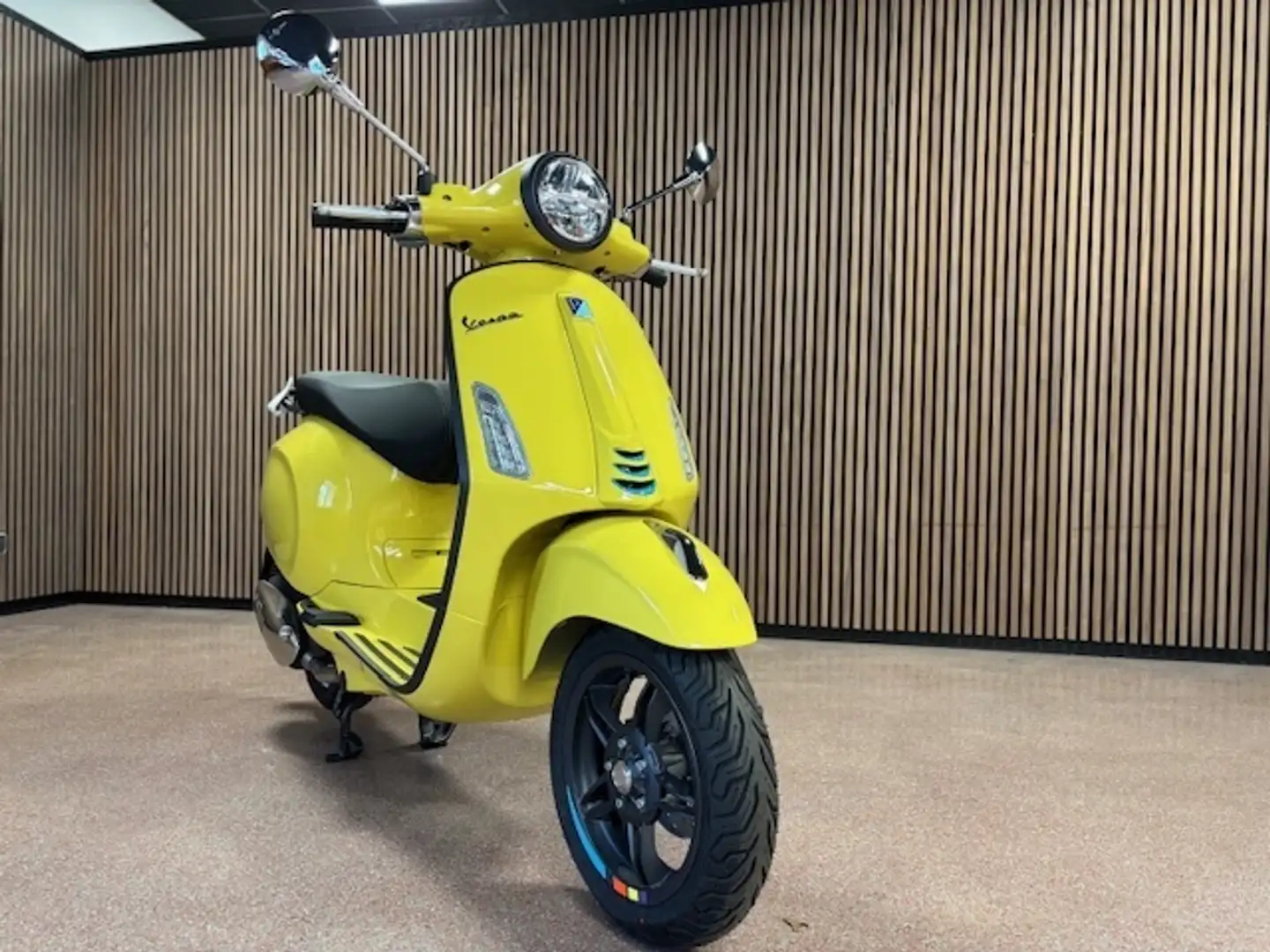 Vespa Primavera 125 S E5+ GIALLO Yellow - 1
