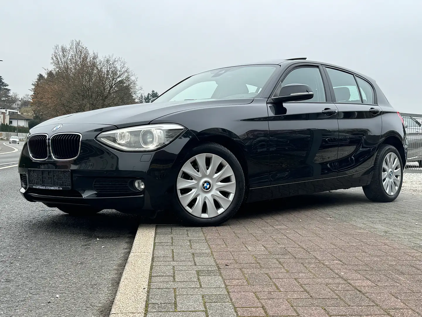 BMW 116 116 i BiXenon Schiebedach NaviProf Scheckheft gepf Black - 1