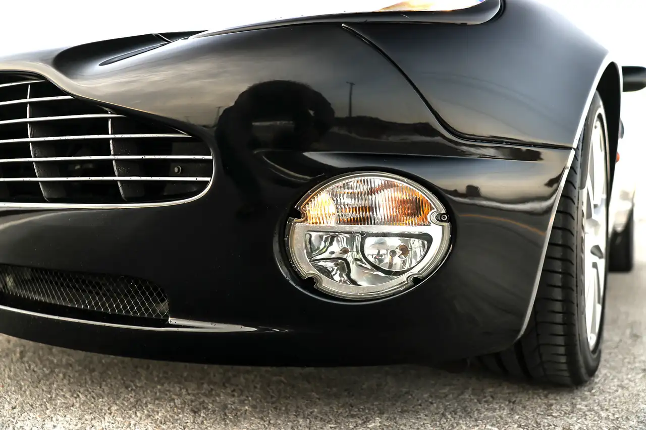 Aston Martin Vanquish снимка Aston Martin Vanquish