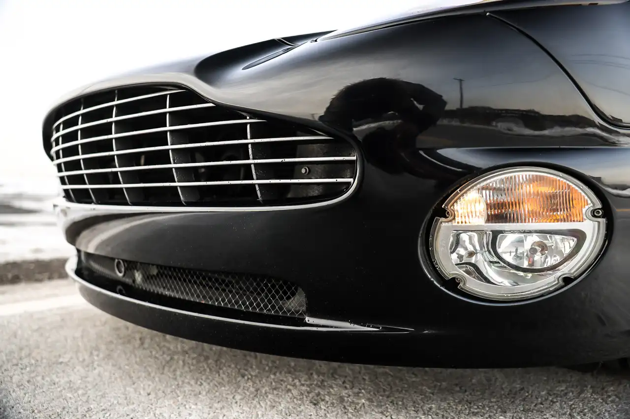 Aston Martin Vanquish снимка Aston Martin Vanquish