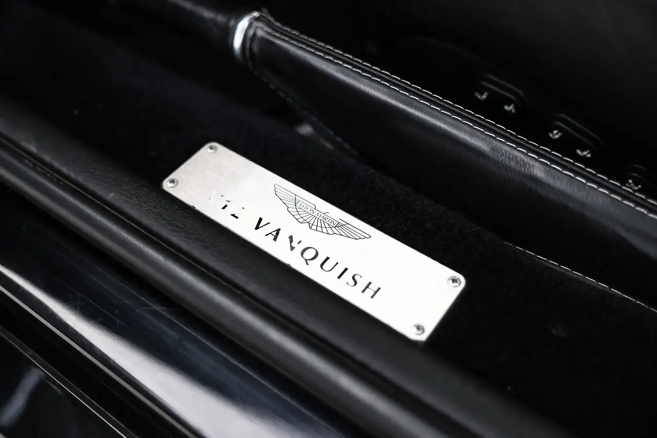 Aston Martin Vanquish снимка Aston Martin Vanquish
