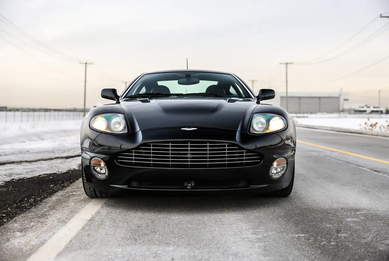 Aston Martin Vanquish снимка Aston Martin Vanquish