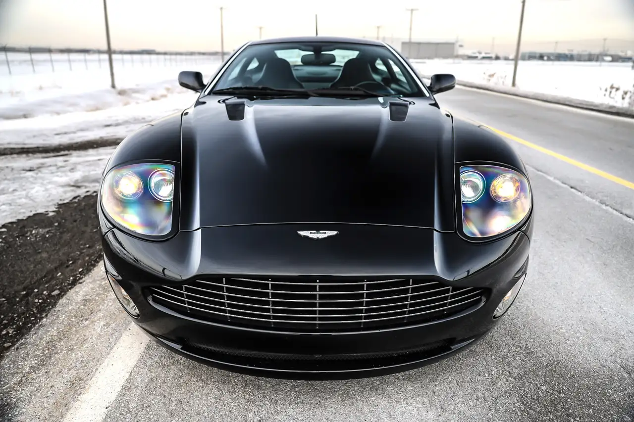 Aston Martin Vanquish снимка Aston Martin Vanquish