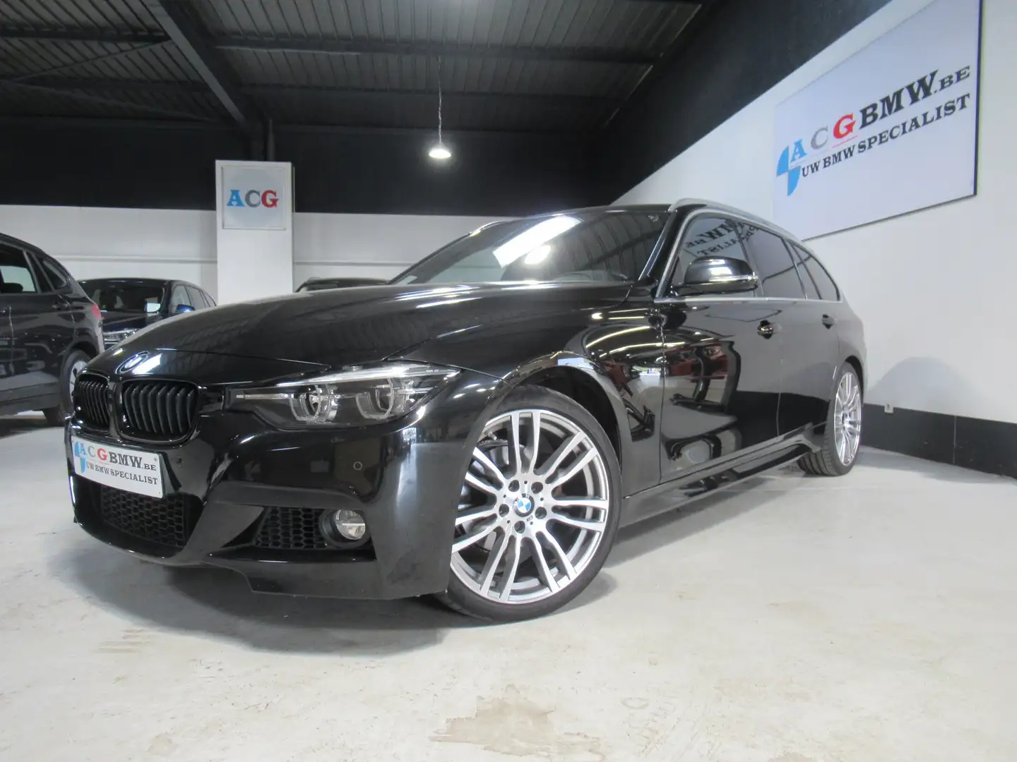 BMW 318 i Aut MSport Navi Pro LED Leder 19" DigitAl Tacho Zwart - 2