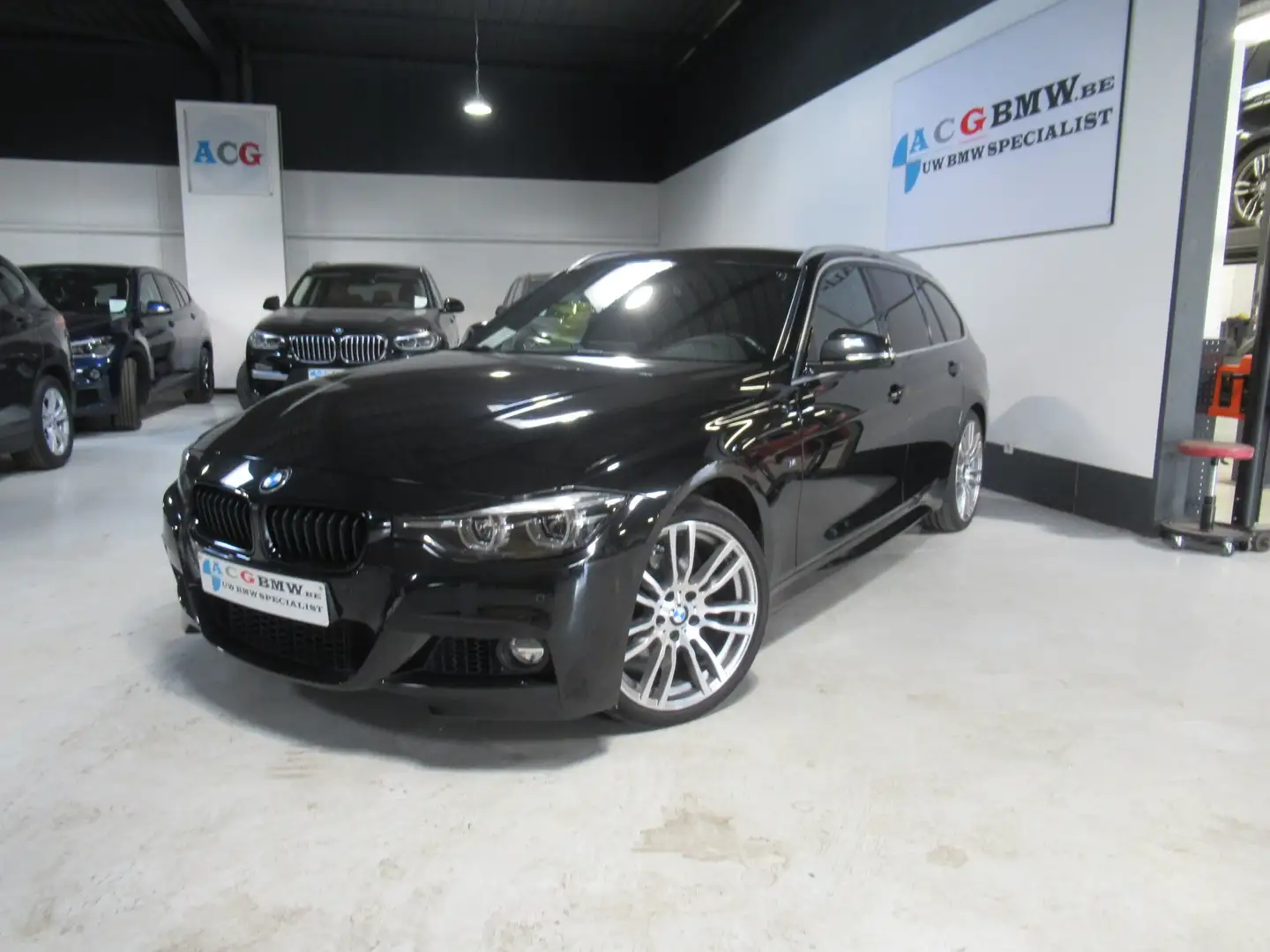 BMW 318 i Aut MSport Navi Pro LED Leder 19" DigitAl Tacho Zwart - 1
