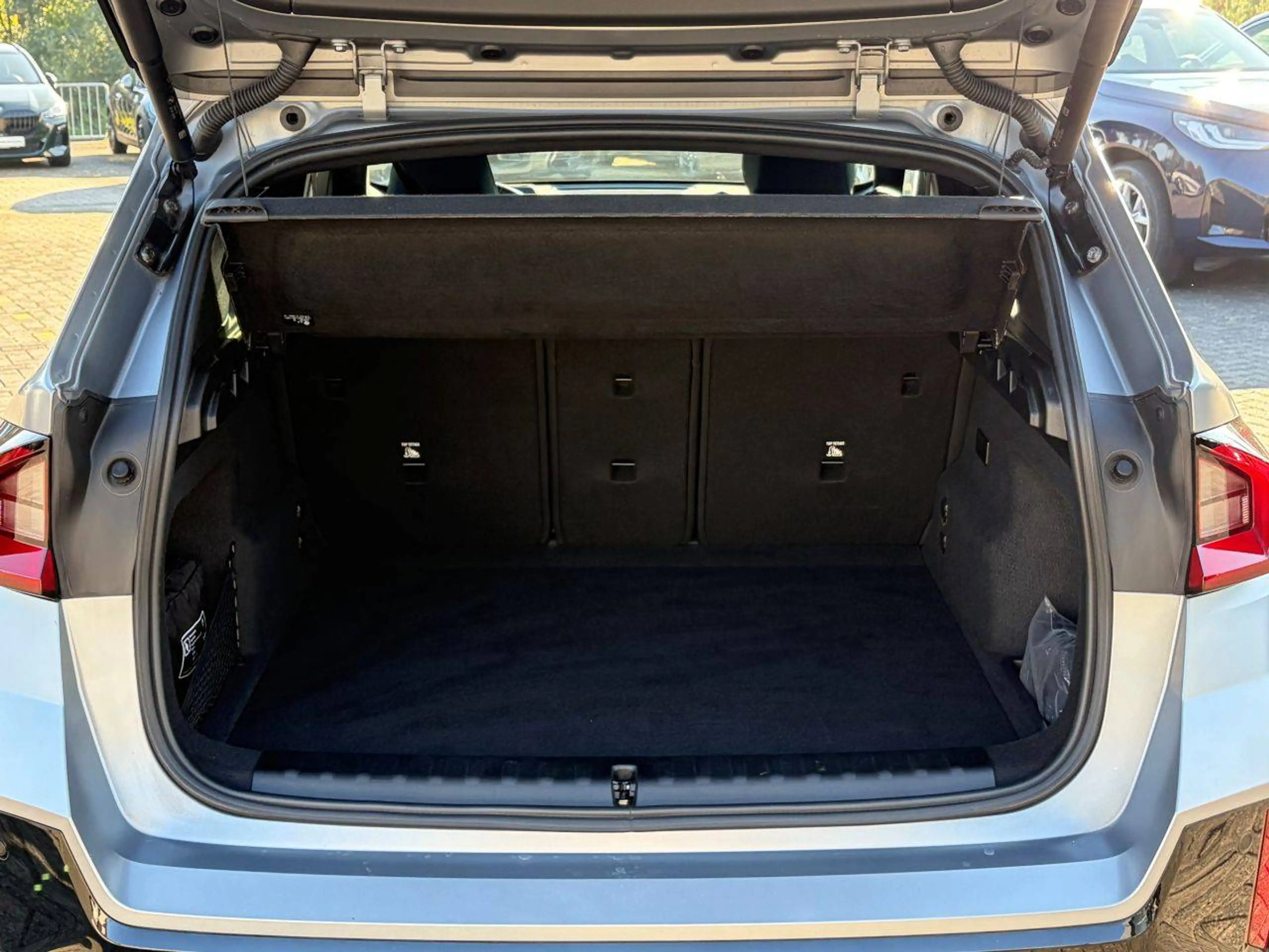 BMW iX1 30 xDrive M Sport Pro / Glasdach / AHK schwenkbar — photo 13