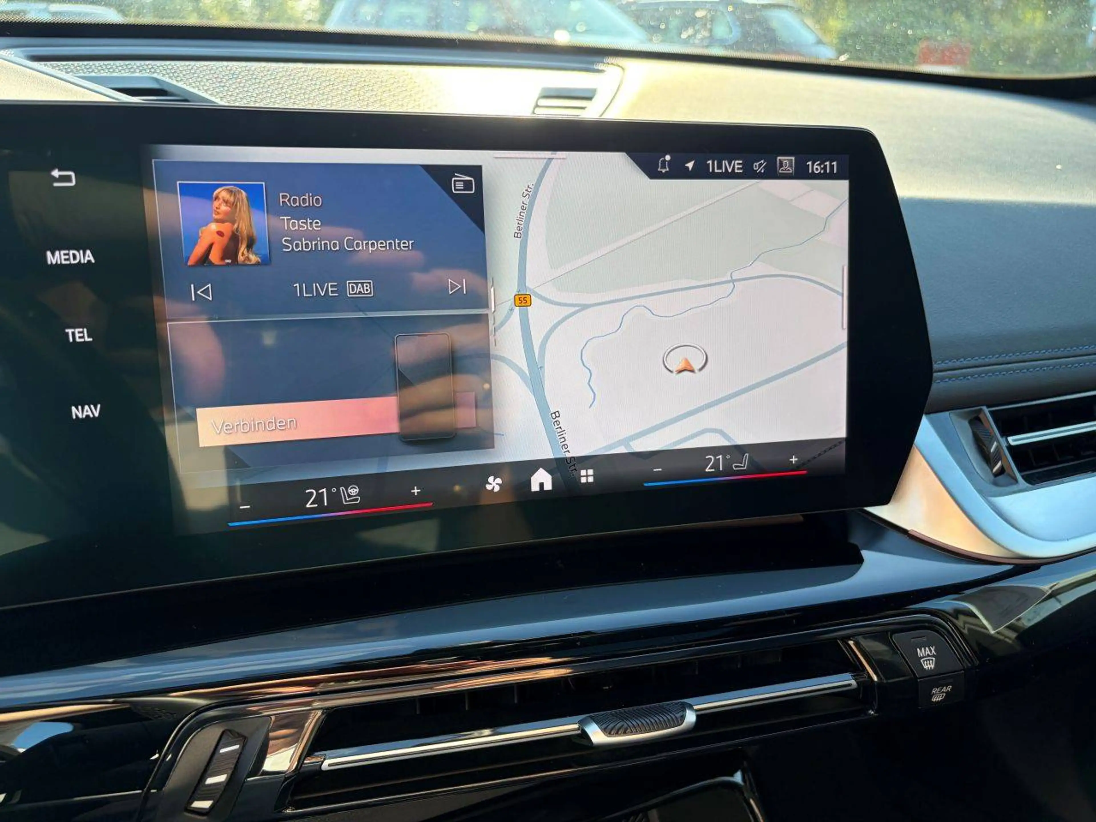 BMW iX1 30 xDrive M Sport Pro / Glasdach / AHK schwenkbar — photo 11