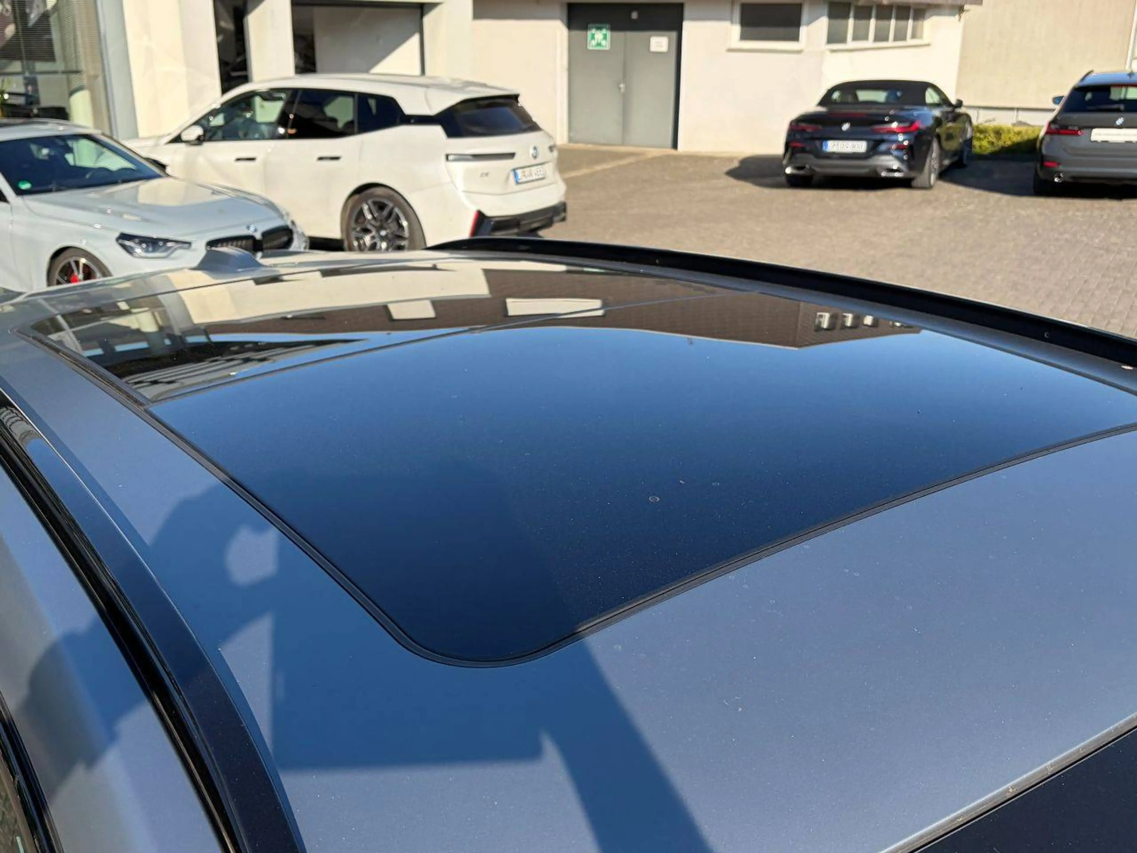 BMW iX1 30 xDrive M Sport Pro / Glasdach / AHK schwenkbar — photo 14