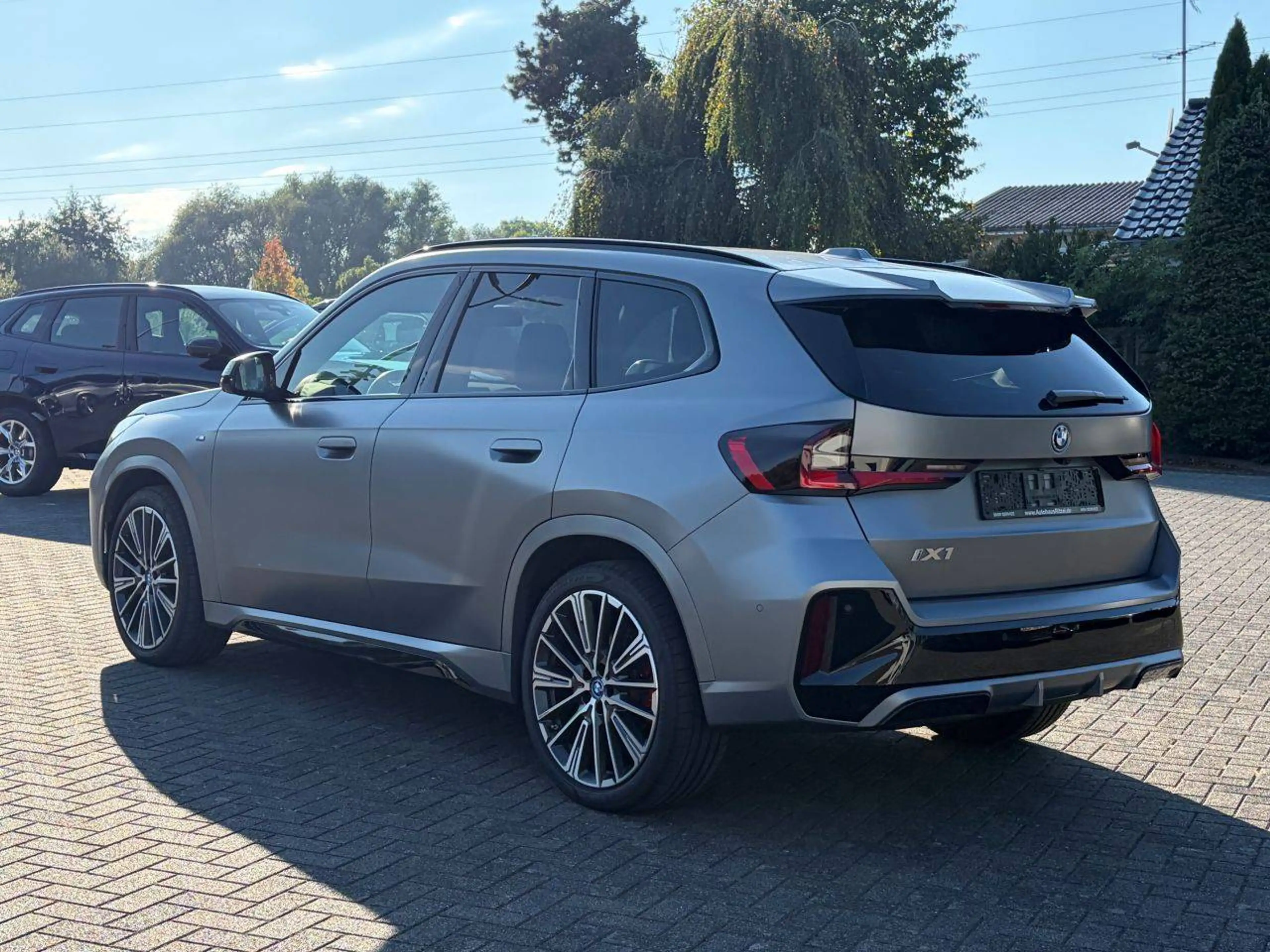 BMW iX1 30 xDrive M Sport Pro / Glasdach / AHK schwenkbar — photo 4