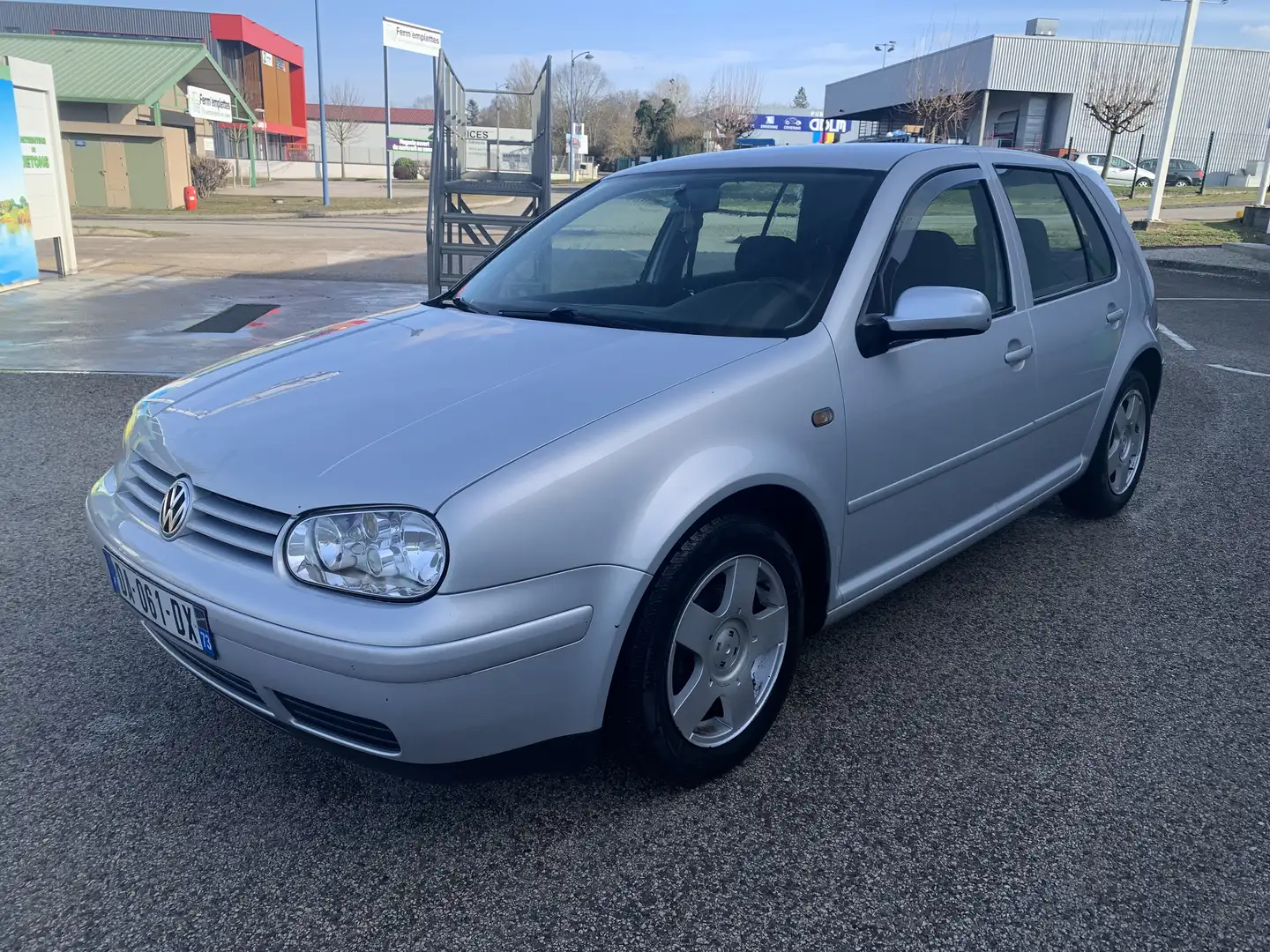 Volkswagen Golf 1,6 16v 100 Ch - 1