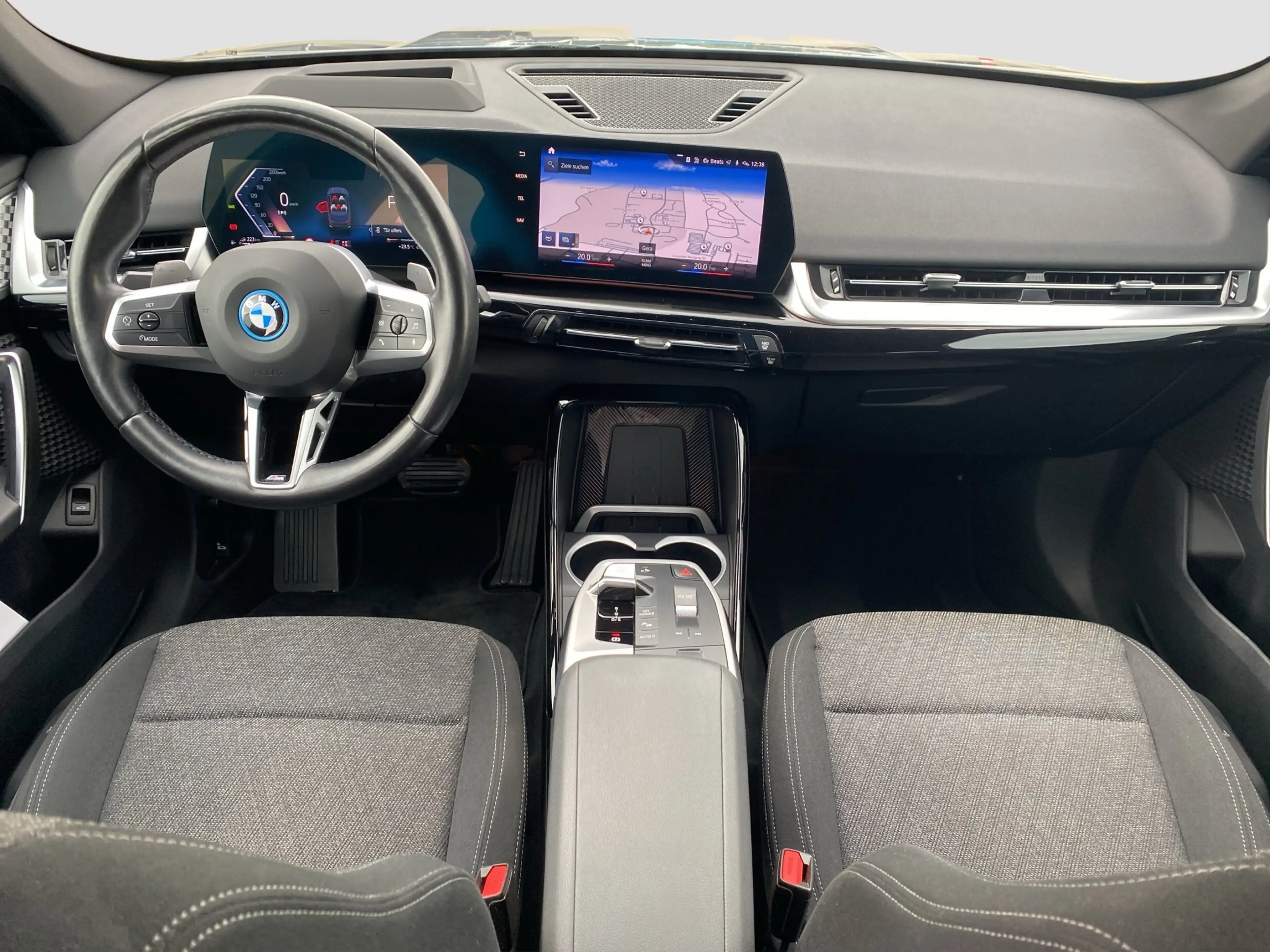 BMW X1 XDRIVE25E ACC LED SpurAss 360° AHK HUD HiFi — photo 12